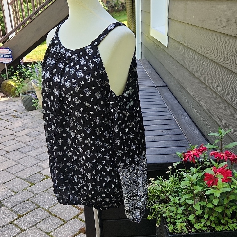 NWOT Mossimo Top - Picture 3 of 8
